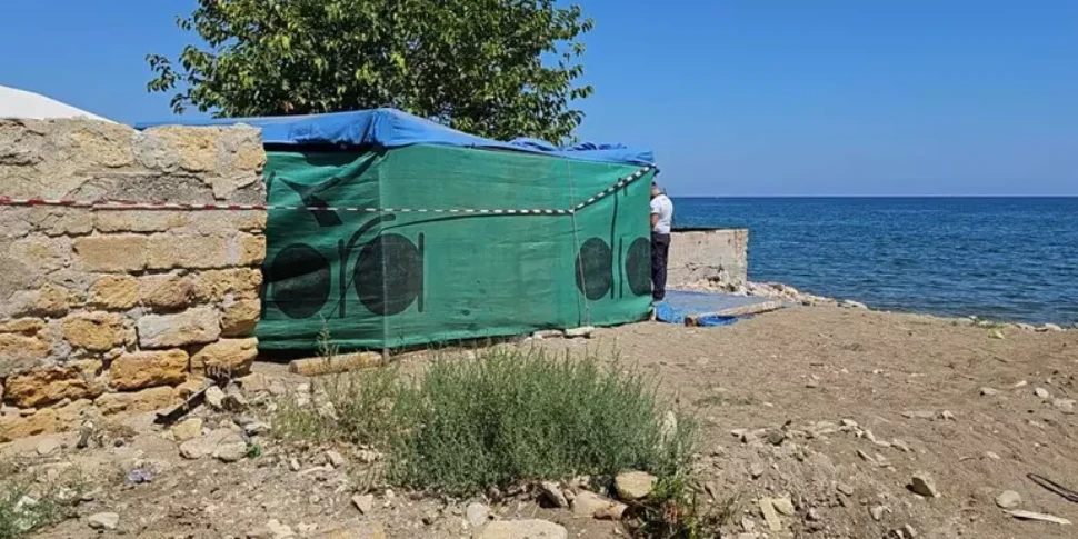 Altavilla, montato un gabinetto in spiaggia per il Ferragosto: sequestrato