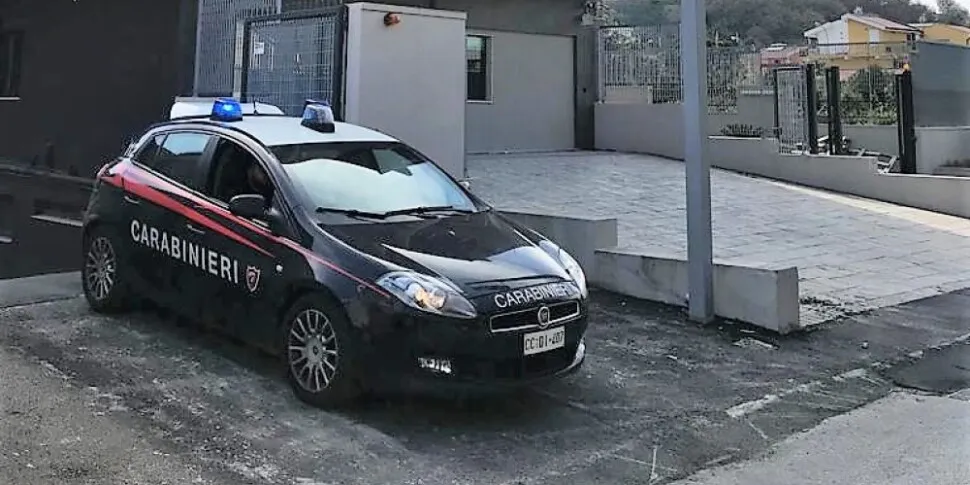 Ferisce la convivente di 30 anni con un coltello, quarantacinquenne arrestato a Barcellona Pozzo di Gotto