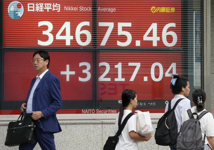 Borsa: l'Asia in ordine sparso dopo la Fed, sale il petrolio