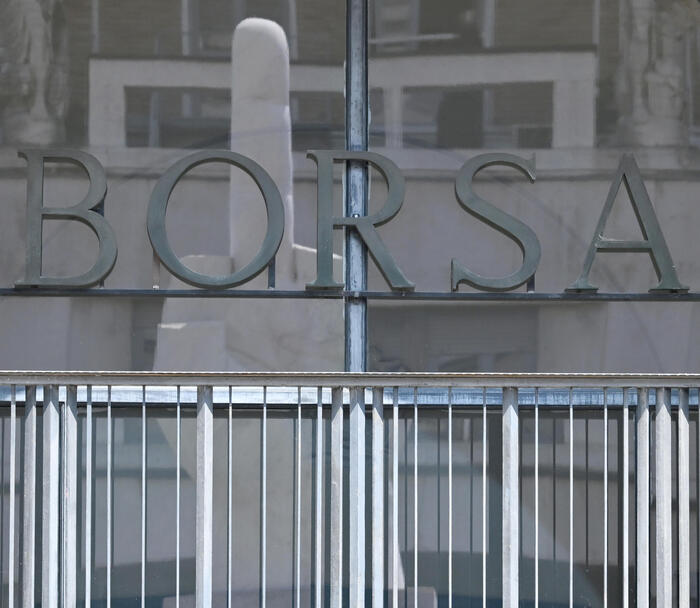 Borsa: a Milano apertura in rialzo, +0,79%