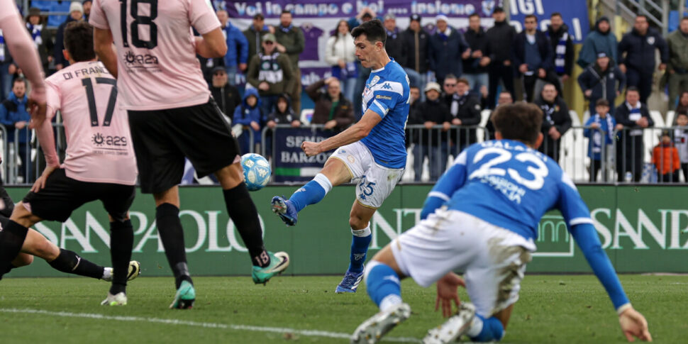 Il Palermo soccombe nel secondo tempo e il Brescia conquista i primi tre punti della stagione