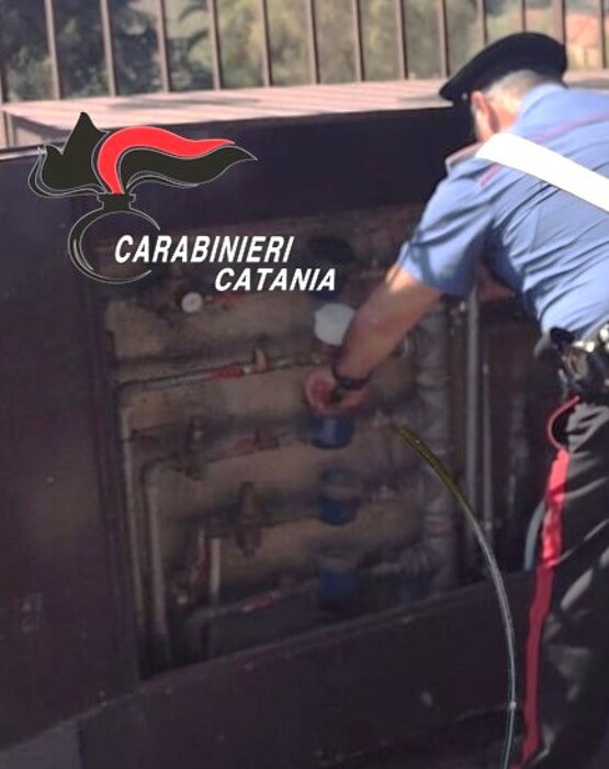 Rubava acqua da 2 anni, arrestato nel Catanese