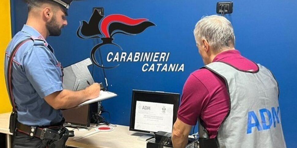 Catania, casinò clandestino in un chiosco-bar: business da oltre un milione di euro l'anno