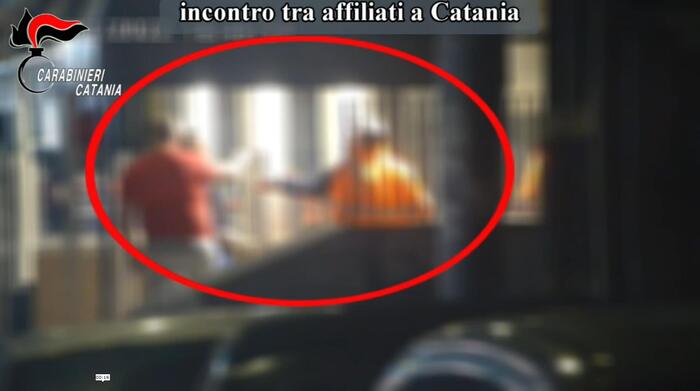 Mafia: boss catanese dava ordini dal carcere col telefonino