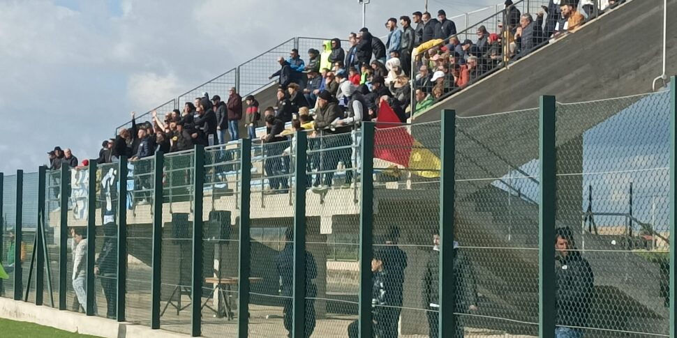 Calcio, daspo per 25 ultrà del Città di Gela per la partita contro il Modica