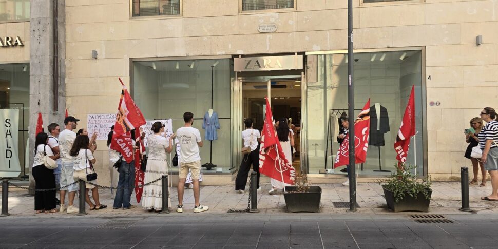 Minaccia manifestanti con un coltello a Siracusa, denunciato