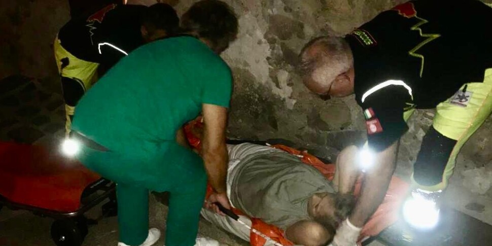 Ennesimo incidente a Lipari sulla stradina pedonale, una donna scivola e si rompe il femore