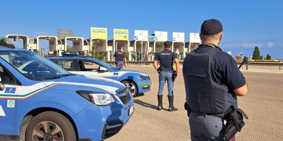 Trovati con 300 grammi di hashish nell'area di servizio Caracoli dell'autostrada: arrestati due nisseni