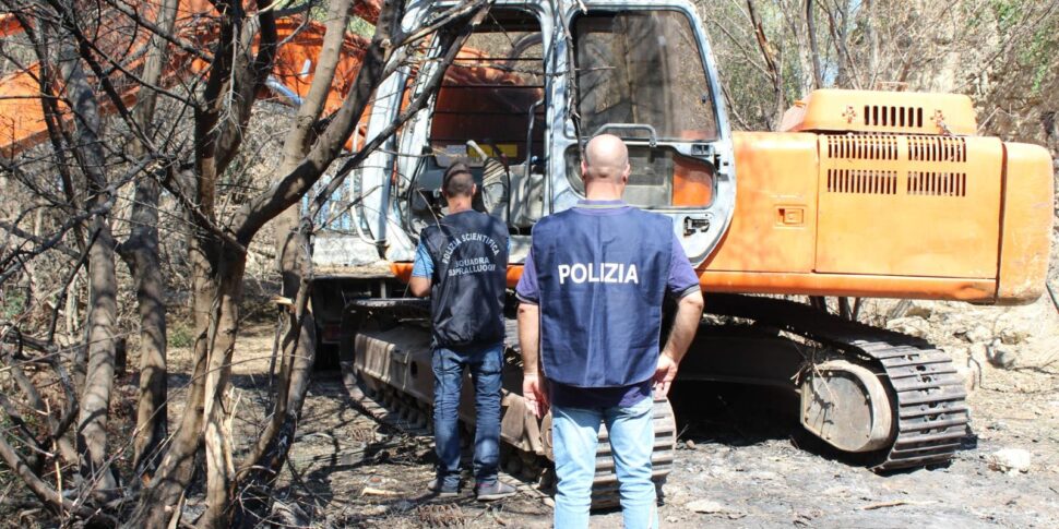 Francofonte, la polizia ritrova un escavatore e un camion pronti per essere utilizzati per un furto