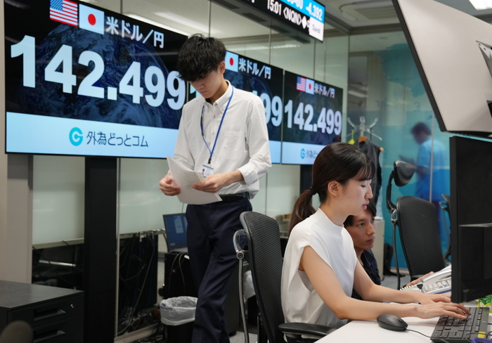 La Borsa di Tokyo chiude in netto rialzo del 10,2%