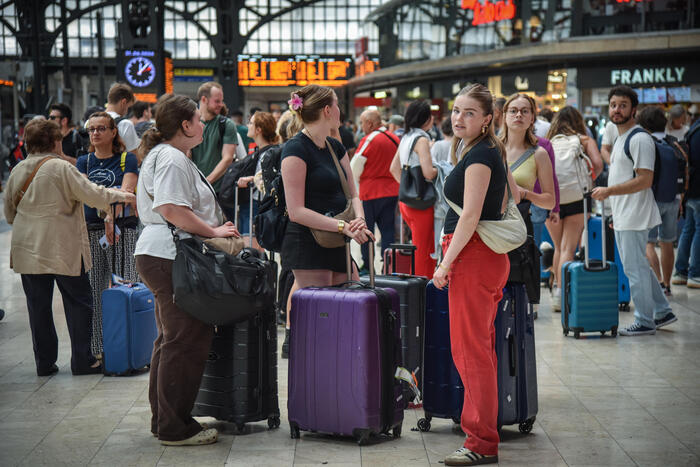 Estate di disagi, treni a singhiozzo e aerei in ritardo