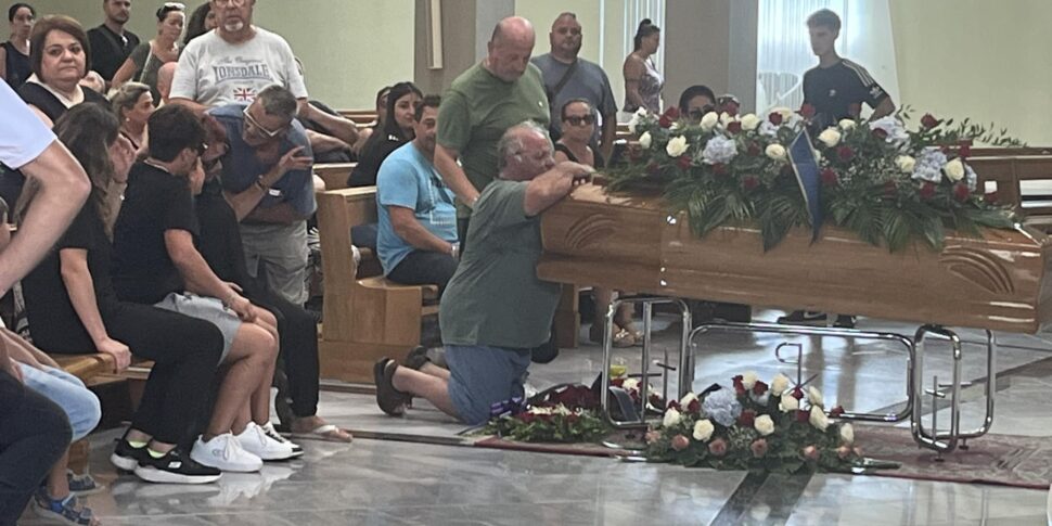 Bagheria, i funerali di Tonino Nicosia: «Me l’hanno ammazzato», dice la moglie