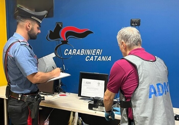 Casinò clandestino in chiosco bar, giro da un milione l'anno