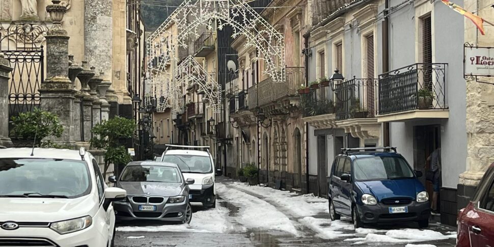 Grandinata a Buccheri: quasi tutte le strade imbiancate