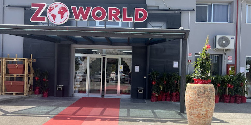 I contatori elettrici vanno a fuoco, incendio al Z World di Misilmeri