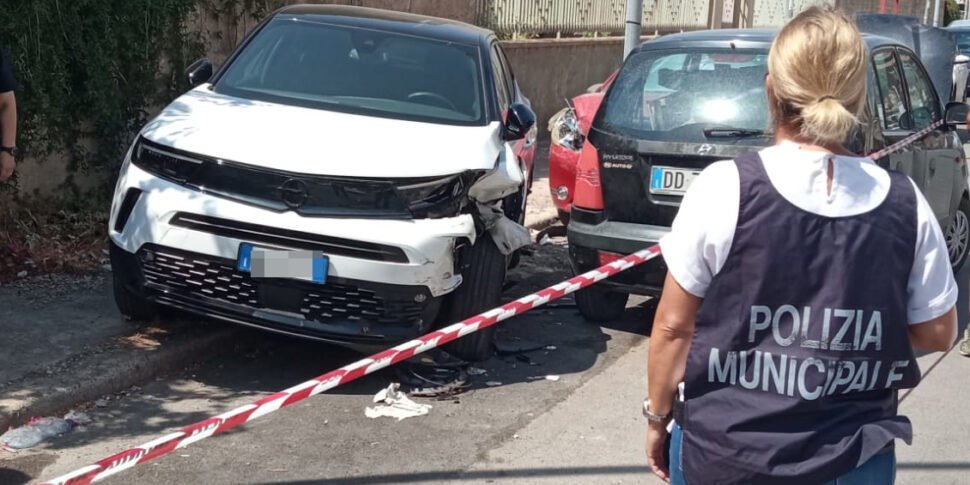 Palermo, un malore alla guida: sbanda e finisce contro cinque auto parcheggiate