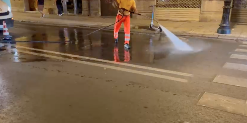 Palermo, con lo scooter investe un pedone in via Roma: entrambi in gravi condizioni