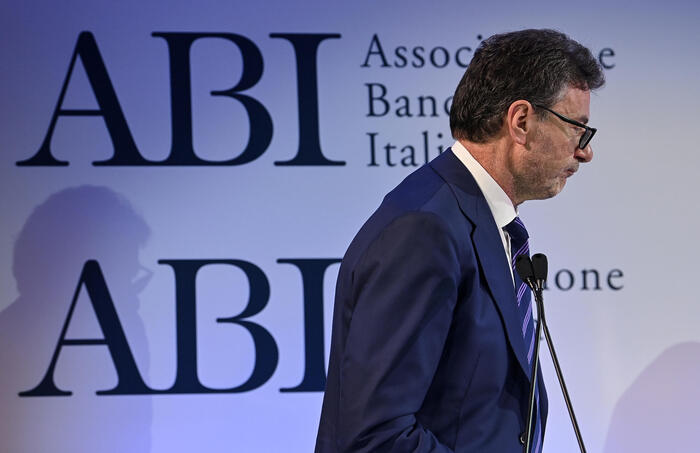 Analisti, tassa ad hoc negativa per le banche e l'Italia