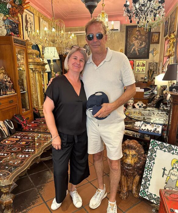 Kevin Costner arriva a Taormina