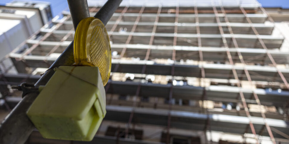 Scoperto un lavoratore in nero, sospesa l'attività in un cantiere edile di Bronte