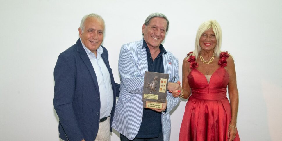 Milo, premio Musco alla carriera a Tony Sperandeo: per la pioggia la consegna in... camerino