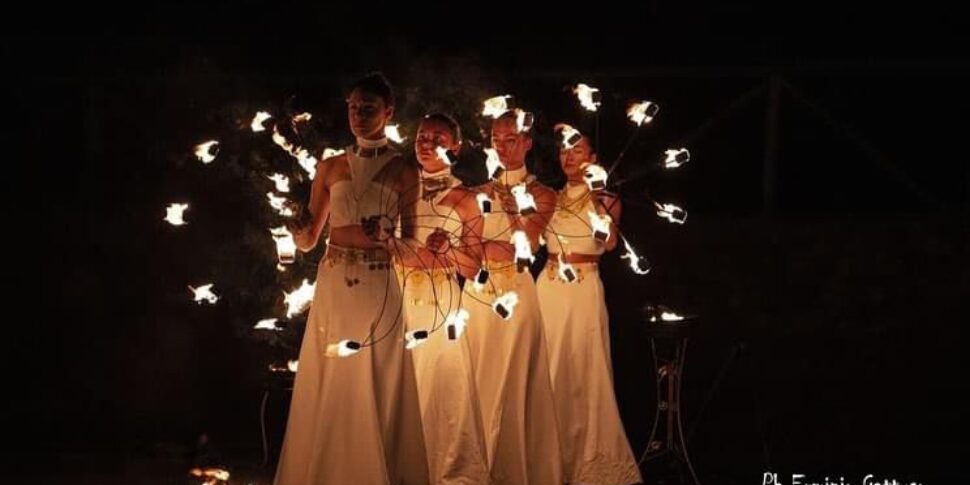 Arti di strada, magia e meraviglie di fuoco: Campofiorito si accende con la Notte dei Mille Colori