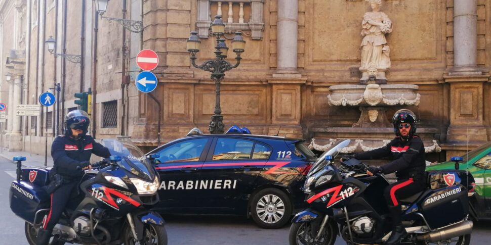 Palermo, «Venite subito ha una mitragliatrice». Falso allarme: era solo una bottiglia