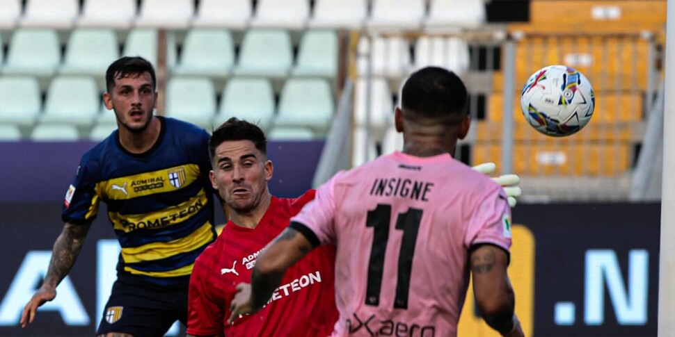 La prima è un successo: il Palermo incanta sul campo del Parma con un acuto di Insigne e si prepara a sfidare i tenori del Napoli