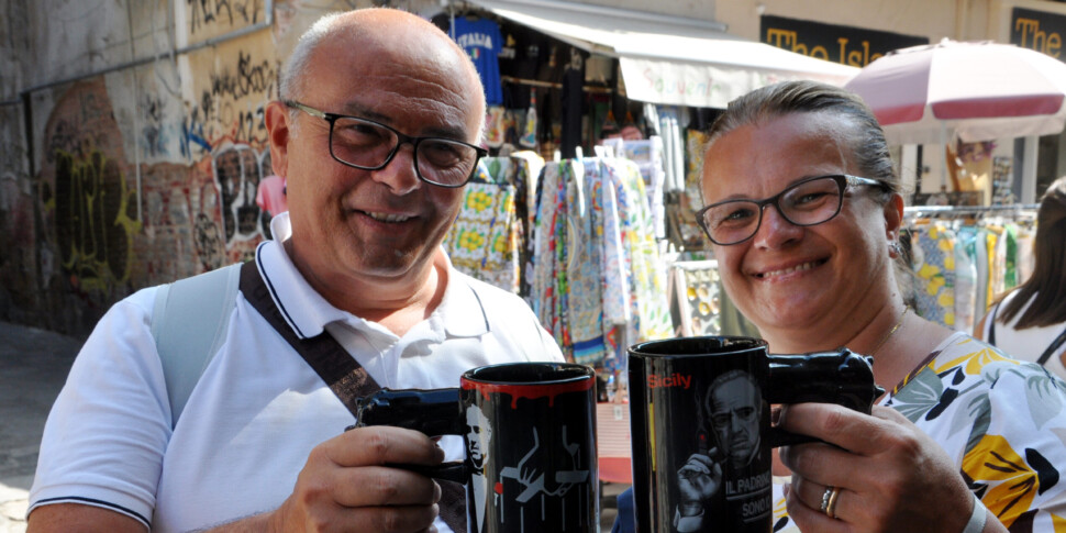 A Palermo turisti e commercianti d'accordo: «La città non ha bisogno dei souvenir di mafia»