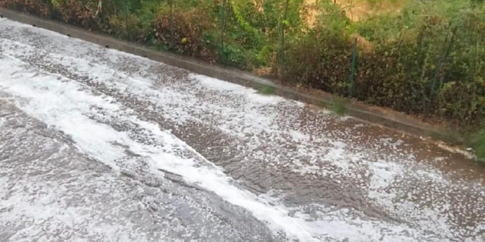 La pioggia a Palermo: la strada di Baida come un fiume in piena