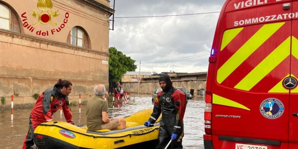 Piove e a Palermo tornano gli allagamenti: inondata la zona del cimitero dei Rotoli