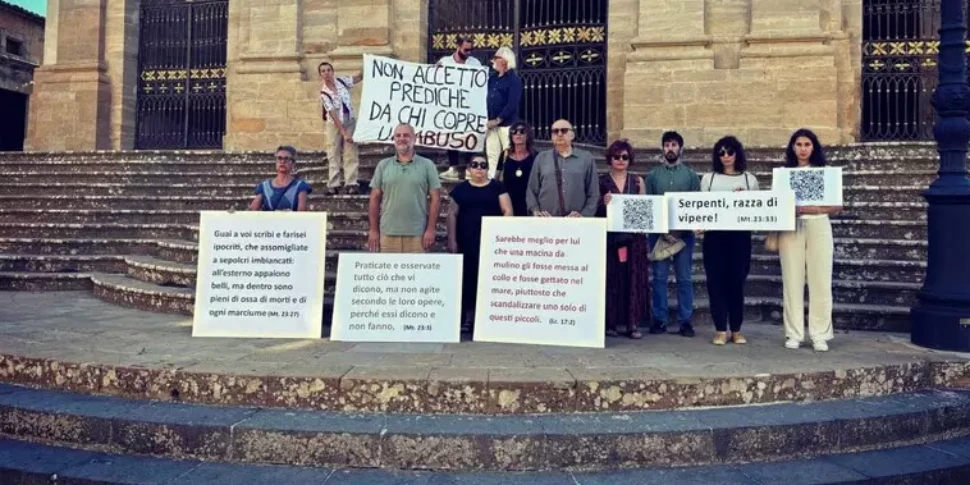 Enna, protesta dei fedeli nelle chiese contro i preti che coprono gli abusi sessuali