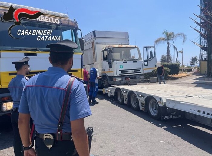 Camion panini sequestrato a Catania per occupazione abusiva