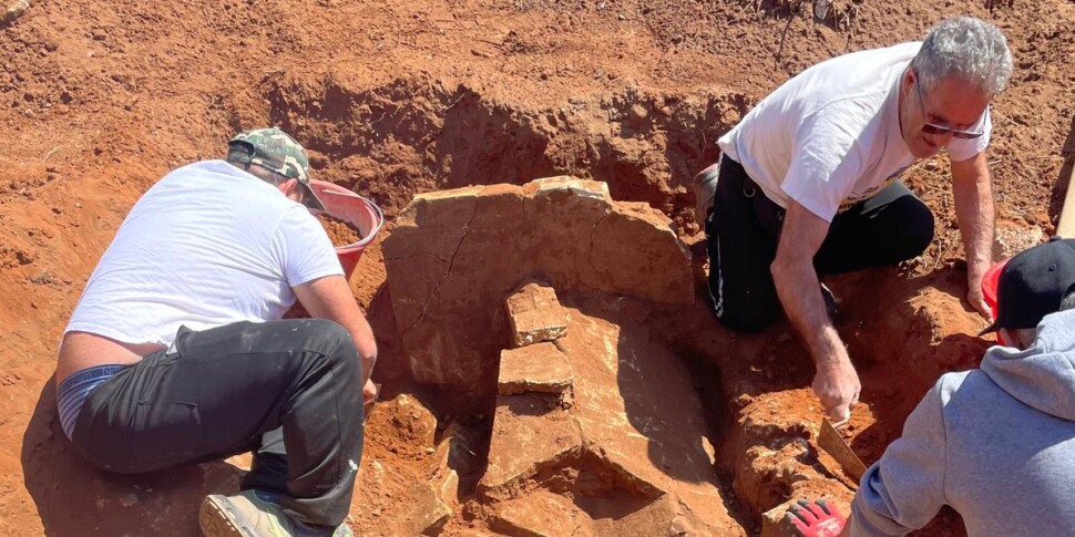 Scoglitti, scoperte tombe risalenti all'antica necropoli di Camarina