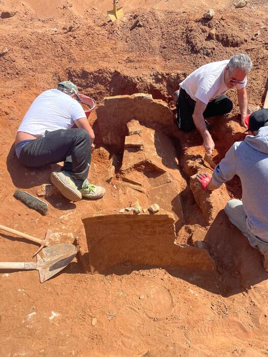 Scoperte tombe risalenti all'antica necropoli di Camarina