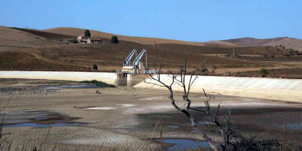 Acqua torbida dal Fanaco, sospesa l'erogazione idrica in dieci Comuni della provincia di Caltanissetta: ecco quali