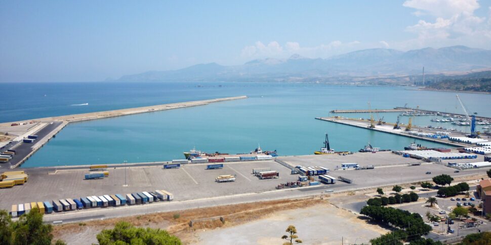 Soppresso il traghetto Genova-Termini Imerese: disagi per i viaggiatori trasferiti su altre linee