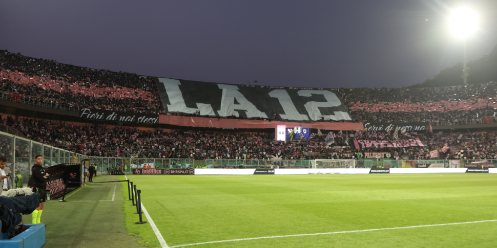 L'abbraccio dei tifosi al Palermo, in 6 mila al Barbera per il primo allenamento