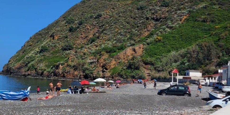 Nuova tragedia alle Eolie: a Lipari un giovane muore in spiaggia mentre gioca con alcuni bambini