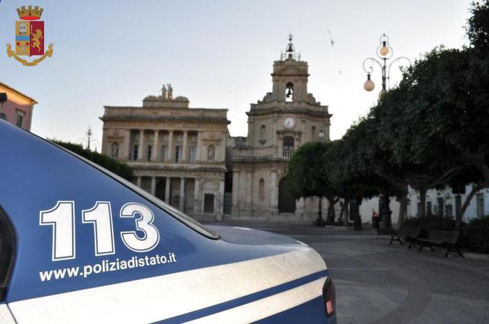 Auto contro un monopattino nel Ragusano, morti due giovani