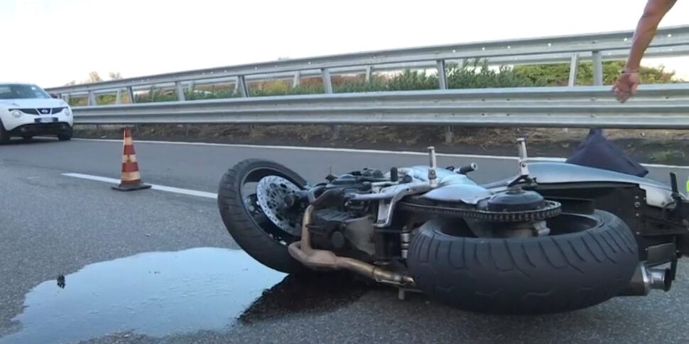 Incidente sull'autostrada Messina-Catania, muore un motociclista