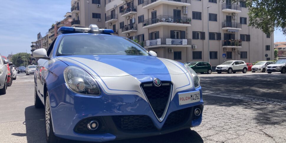 Catania, aggrediscono una donna per scipparla: denunciate tre minorenni