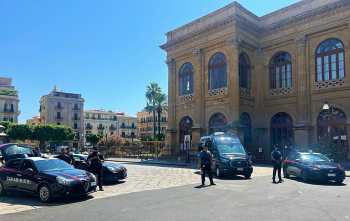 Estorsione a una turista, due arresti a Palermo