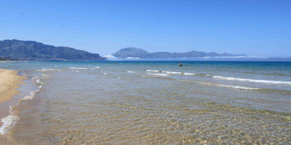 Balestrate, una turista francese ha denunciato di avere subito violenza sessuale in spiaggia