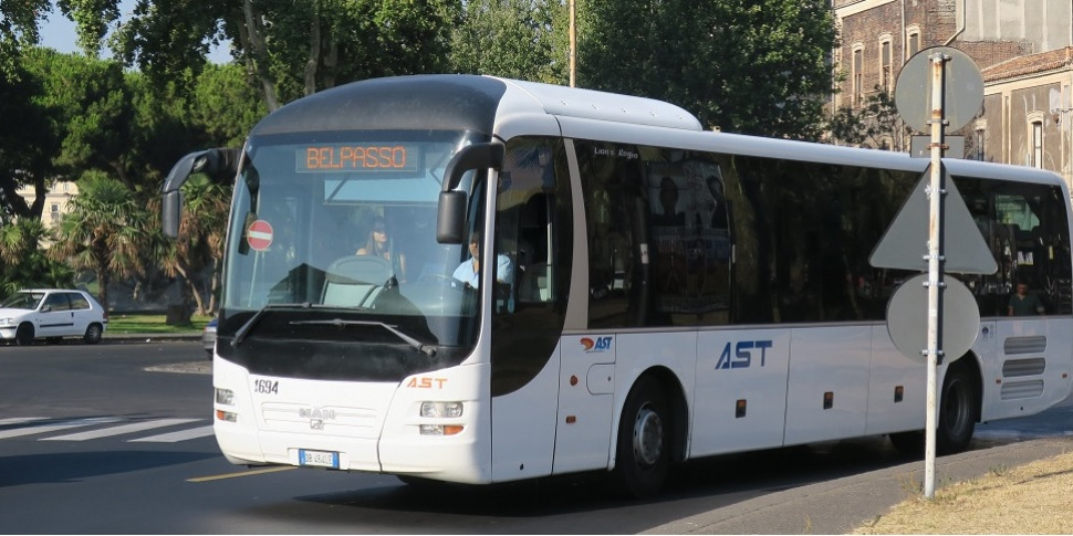 Turisti a terra a Pozzallo, mancano posti nei pullman dell'Ast, il sindaco: «I trasporti sono fondamentali»