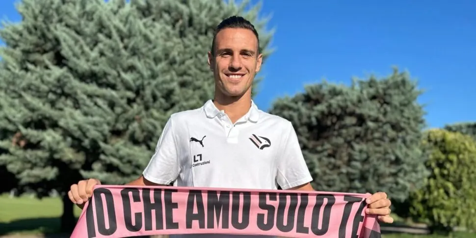 Il centrocampista Verre firma fino al 2027 con il Palermo