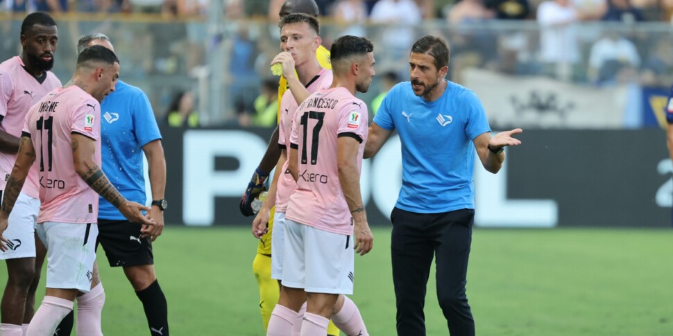 Il colpo del Palermo a Parma, Dionisi: «Una vittoria di squadra, adesso bisogna continuare così»