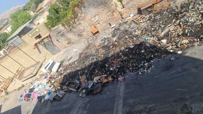 Notte di incendi di rifiuti allo Zen, decine di roghi