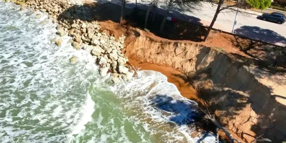 Agrigento, la denuncia degli ambientalisti: «Il mare si mangia la spiaggia di San Leone»