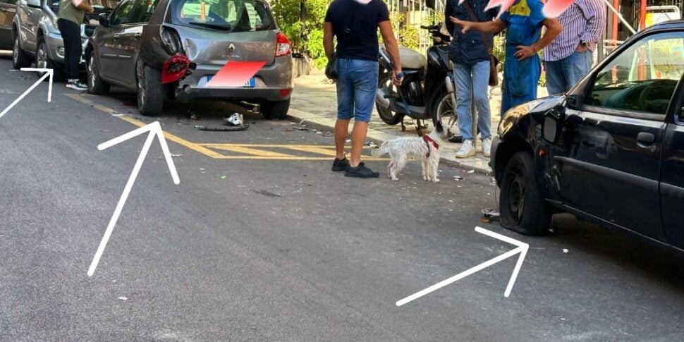 Palermo, auto finisce contro tre vetture in sosta in via Pitrè: appello sui social per trovare il responsabile - FOTO